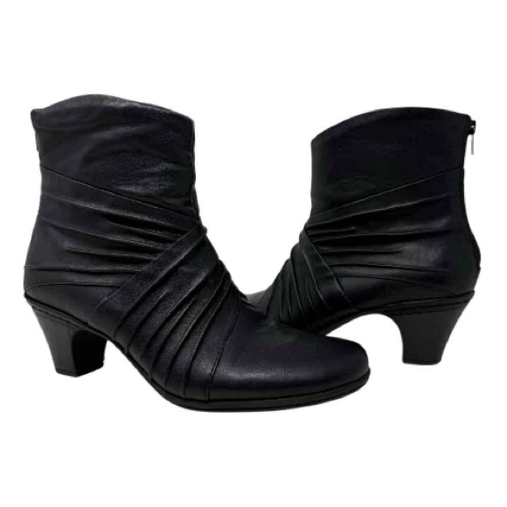 Cobb Hill by New Balance Black Leather Ankle Boots – Size 9N